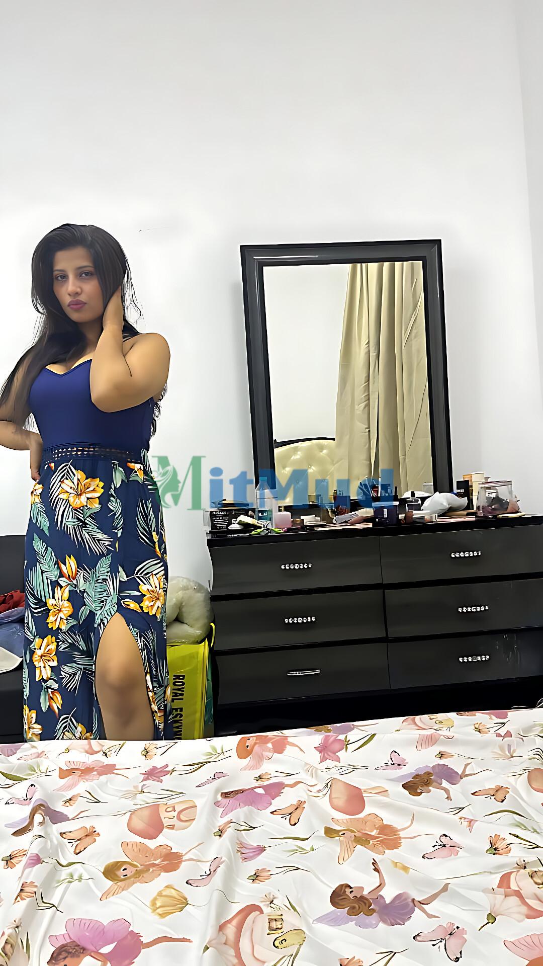 I'm Lilly I love meeting new people & having fun adventures